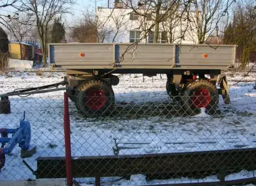Używana  Przyczepa rolnicza IFA 6T 1989 r widok z lewej strony