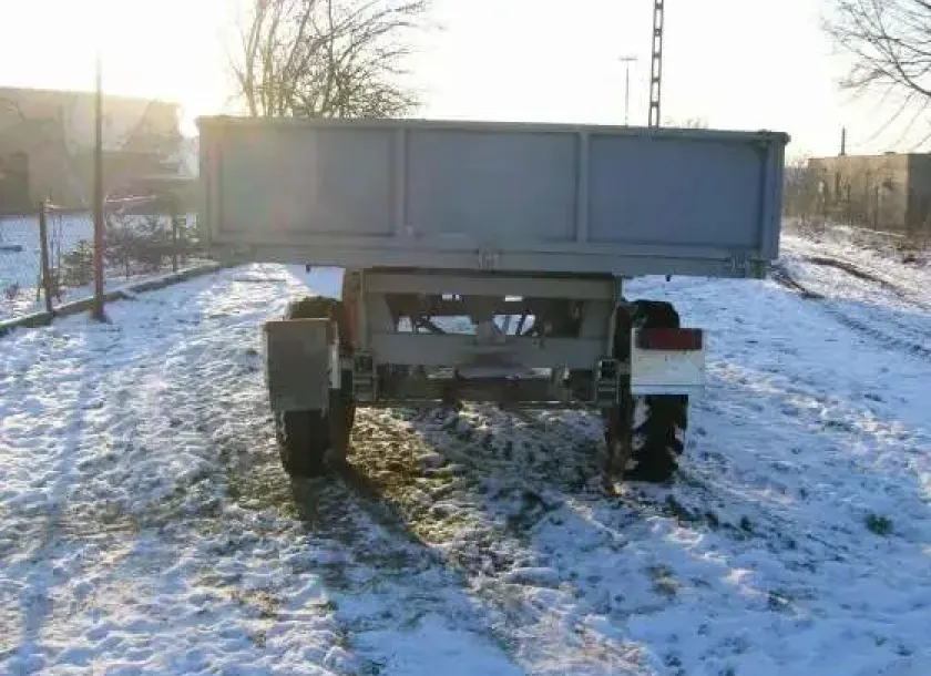 sprawna technicznie przyczepa rolnicza IFA 6T 1981 r