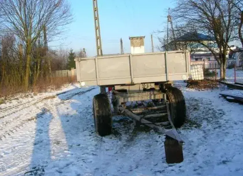 Używana  Przyczepa rolnicza IFA 6T 1989 r widok z przodu 