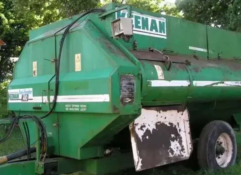 Używany Wóz paszowy Keenan EF 140 rok produkcji 1995 zdjecie z przodu pojazdu korbanek.pl