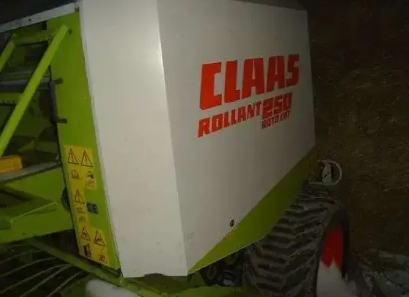 Prasa rolująca stałokomorowa walcowa Rollant 250 Roto Cut 2001 r