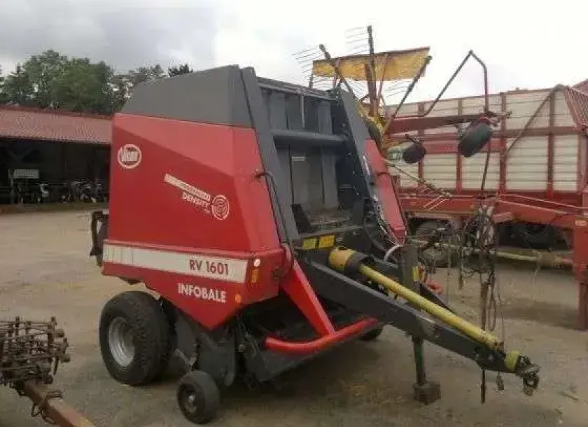 do sprzedania używana prasa zwijająca Vicon RV 1601 2004 r czerwona
