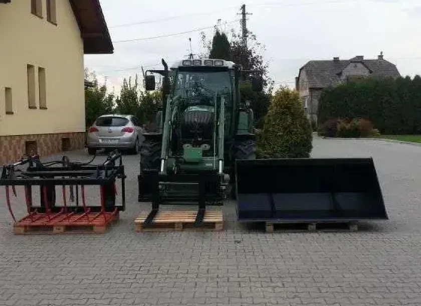 Używany ładowacz czołowy z łyżką i krokodylem