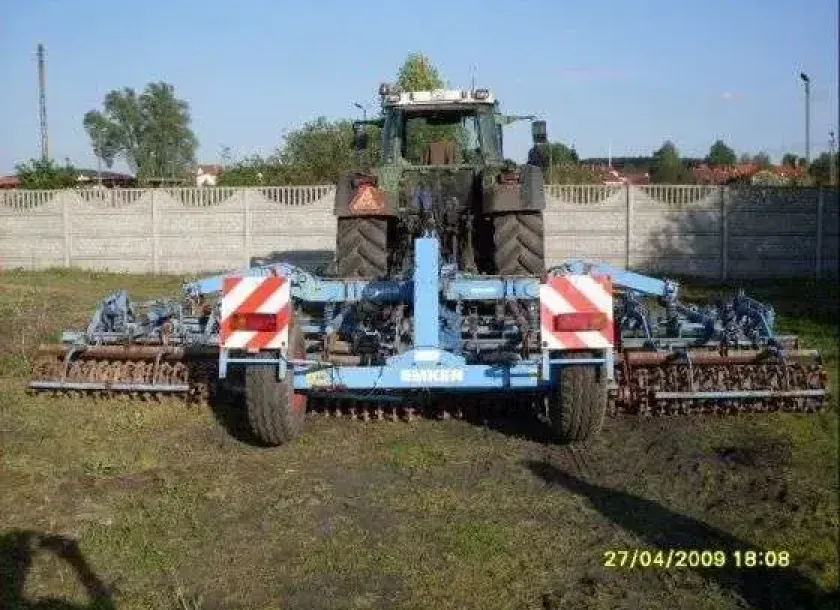 Rozłożony do pracy agregat kompaktowy Lemken typ K 600