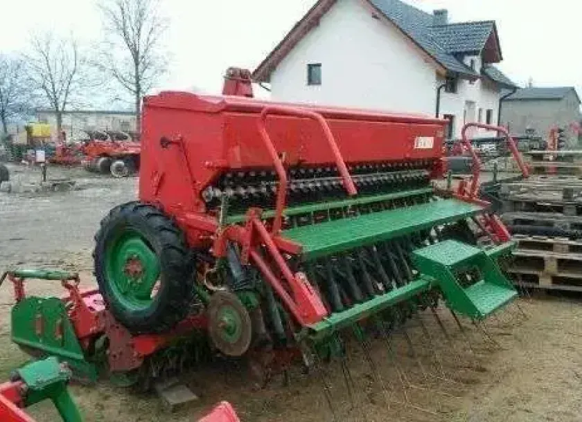 Sprzedam używany w ładnym stanie zestaw z siewnikiem Polonez