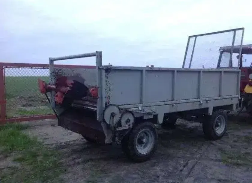 Używany Rozrzutnik obornika