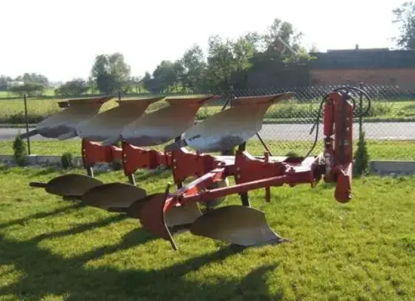 Obracalny 4 skibowy pług używany