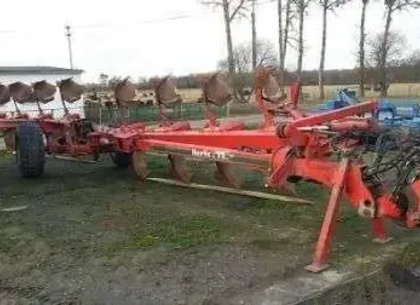 używany pług Vogel Noot 2004 rok produkcji 8 skibowy