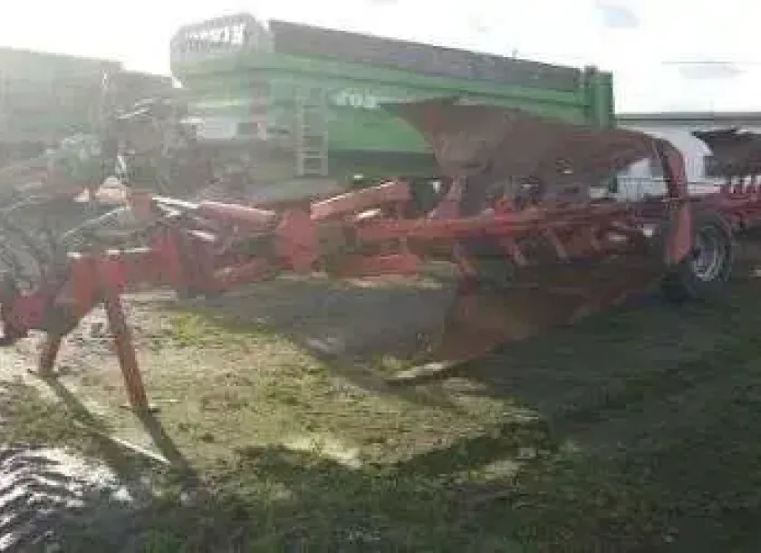 używany pług Vogel Noot 2004 rok produkcji 8 skibowy z podwoziem transportowym