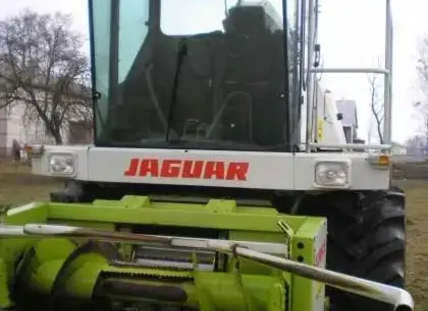 Używana Sieczkarnia samojezdna Claas Jaguar 800 widok z przodu