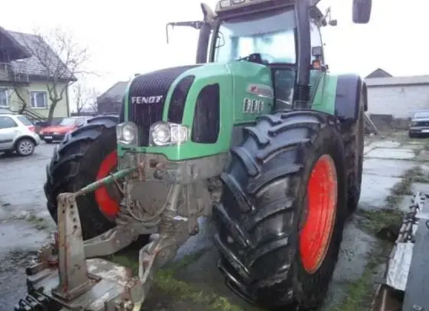 Przód używanego niemieckiego ciągnika rolniczego Fendt 926 Vario 