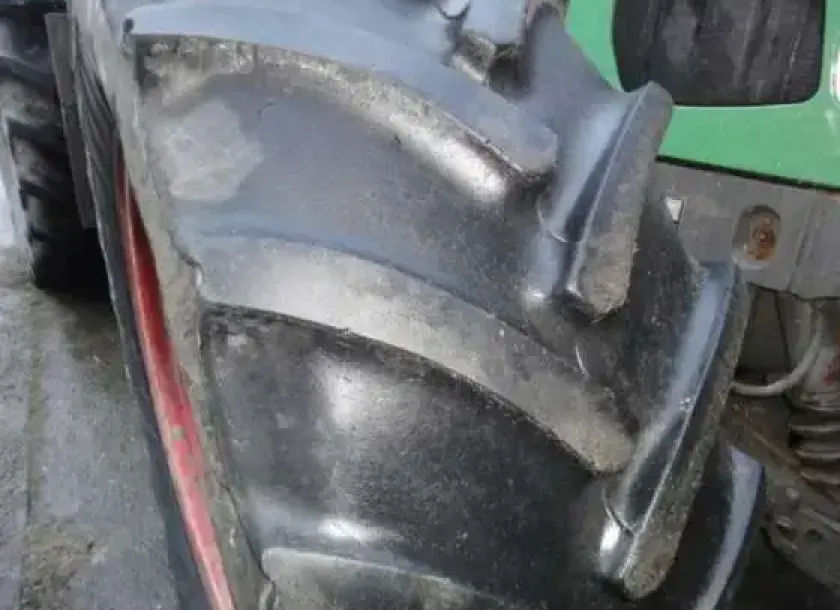 Przednie ogumienie używanego ciągnika rolniczego Fendt 926 Vario 