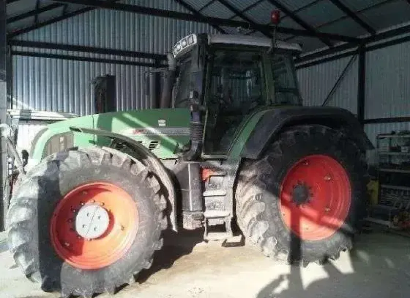 Garażowny używany ciągnik rolniczy marki Fendt seria 926 Vario 