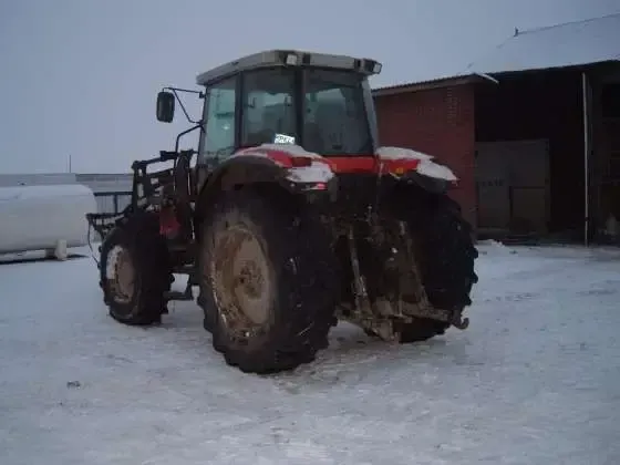 Tylny Trzypunktowy Układ Zawieszenia w ciągniku MF 8220