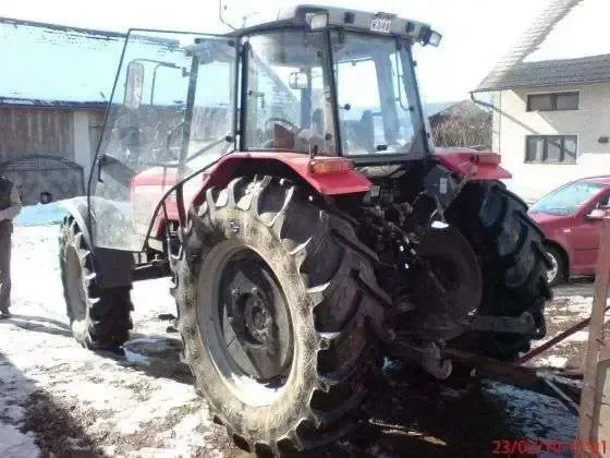 Tylny TUZ w traktorze Massey Ferguson 4270
