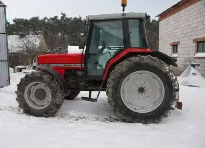 Niezawodny Ciągnik Massey Ferguson 6180