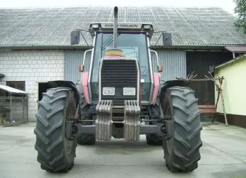 Używany ciągnik Massey Ferguson 3120 1994 roku od frontu