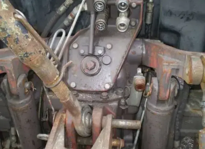 Trzypunktowy Układ Zawieszenia w ciągniku Massey Ferguson 3085