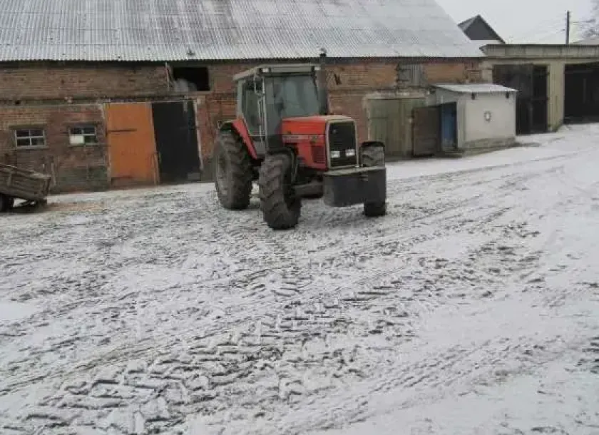 Ciągnik Massey Ferguson z MF 3630 z 1993 roku