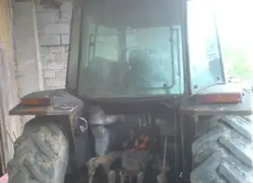 Tylny układ zwieszenia narzędzi w ciągniku rolniczym Massey Feruson 3050