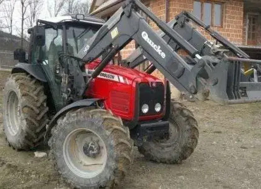 Używany Ciągnik rolniczy Massey Ferguson 4455 2006 r z ładowaczem czołowym prawy przód