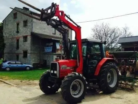 Używany Ciągnik Massey Ferguson 6130 rok produkcji 1996 z ładowaczem czołowym i widłami do palet