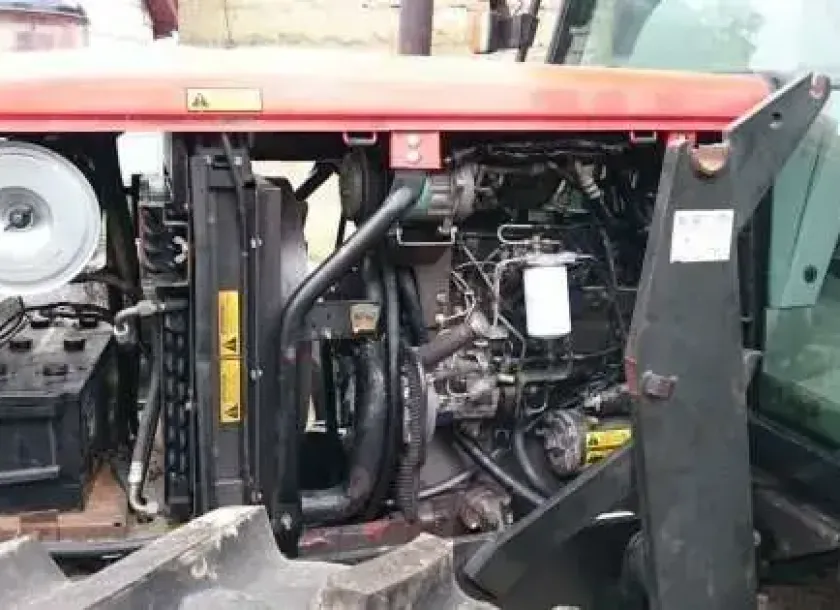 Silnik pod maską Ciągnik Massey Ferguson 6150 korbanek