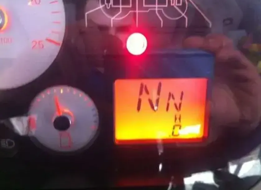Licznik motogodzin w ciągniku MF 6499