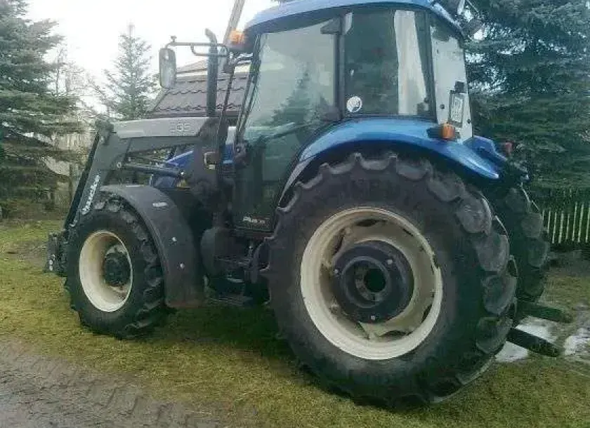 Ciągnik rolniczy New Holland TD80D Plus z ładowaczem używany