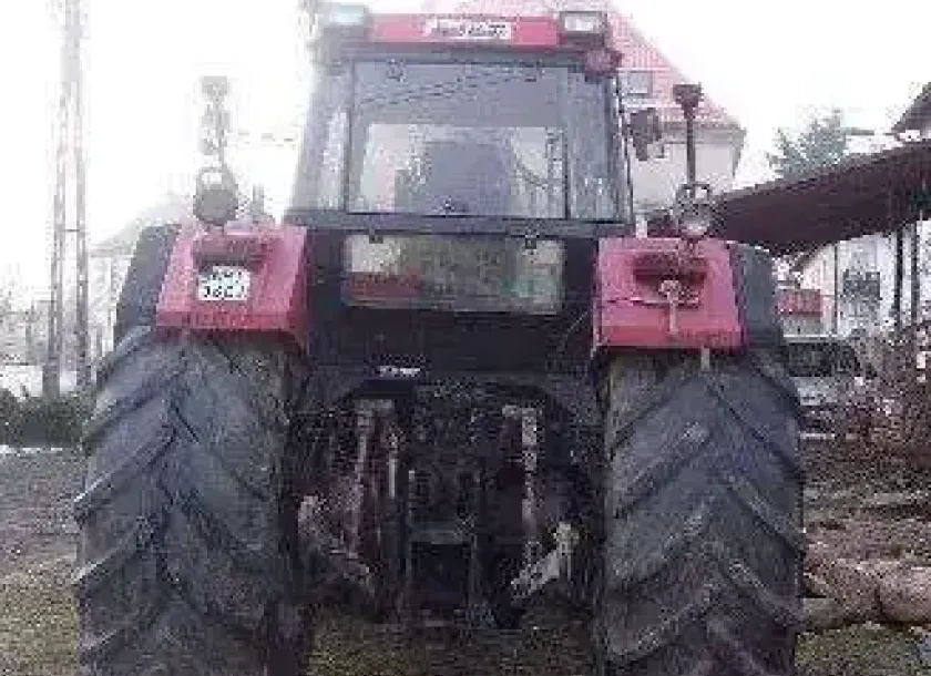 Tył ciągnika CASE typ 1255