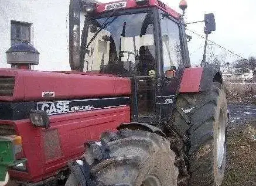 Stary używany ciągnik CASE 1255 125 koni mechanicznycch