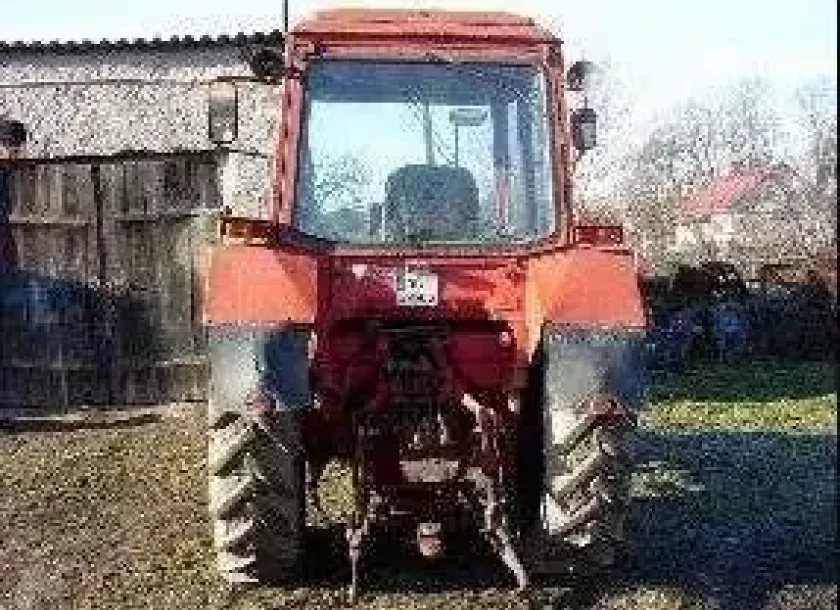 Układ zawieszenia narzędzi w używanym ciągniku MTZ 82 