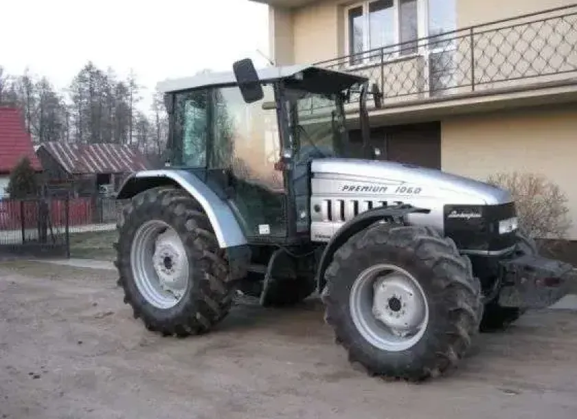 Srebrny używany ciągnik rolniczy Lamborghini Premium 1060 