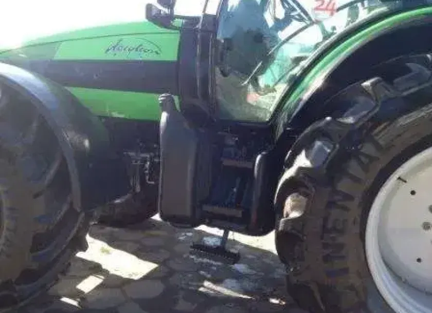 Używany ciągnik ciągnik Deutz-Fahr Agrotron L 720 rok produkcji 2010 rok produkcji 2010 zdjęcie lewej strony 