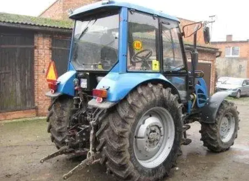 Tył używanego traktora Pronar z 2005 roku 
