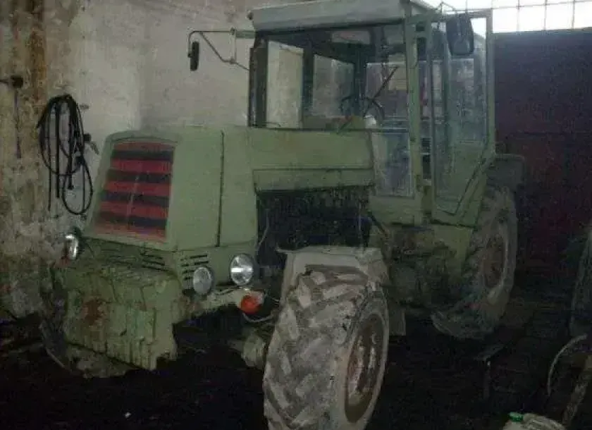 Używany ciągnik rolniczy Fortschnit 2T 323A