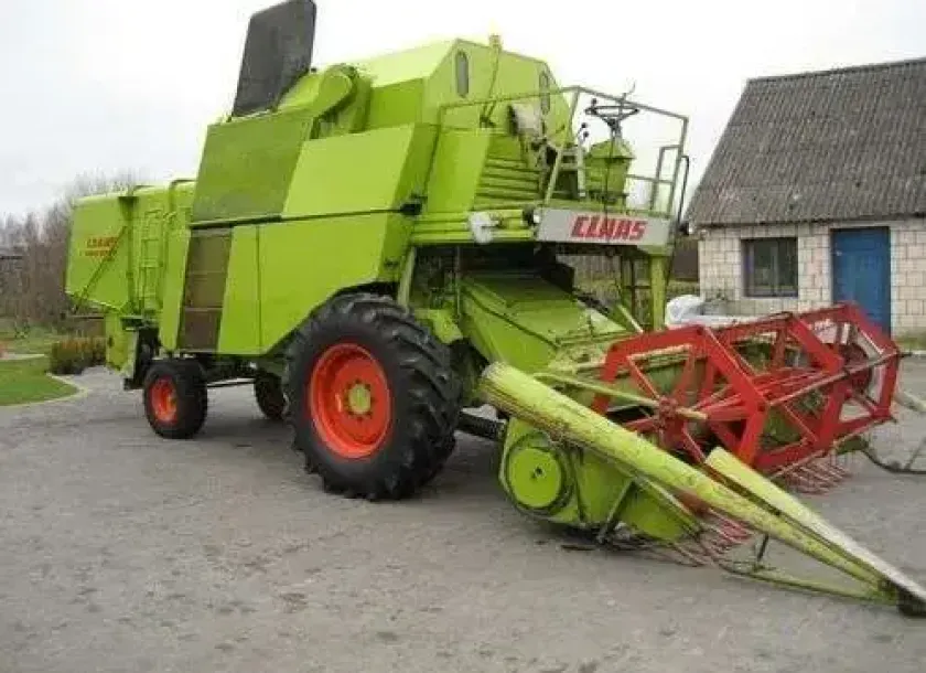 Kombajn zbożowy Claas Mercator 75 używany widok z lewej strony