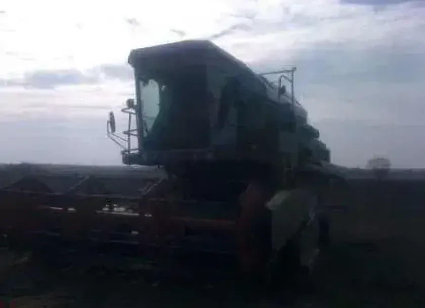 Używany Kombajn zbożowy CLAAS Dominator 76 rok 1982 widok z przodu