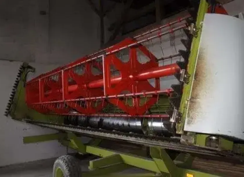 używany heder do kombajnu Claas Medion 310  z 2005 roku