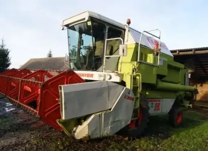 Używany Kombajn zbożowy Claas Dominator 88s 1988 r widok z lewej strony