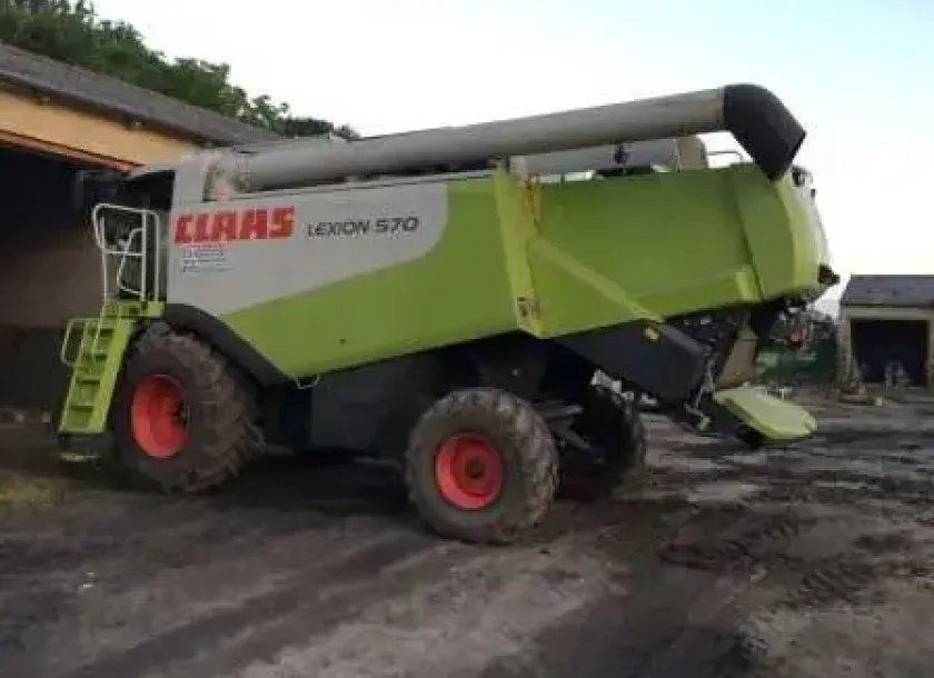 Kombajn zbożowy Claas Lexion 570 rok produkcji 2007 widokz lewej strony