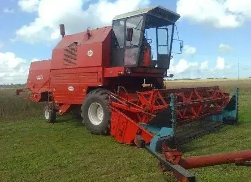 heder ze stołem do rzepaku używany kombajn zbożowy Bizon Rekord Z 058 1989 r