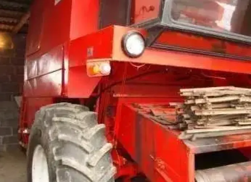 używany Kombajn Bizon Z 056 Super rok 1984 kolor czerwony z oryginalną kabiną wyjjęty łańcuch przenośnika pochyłego