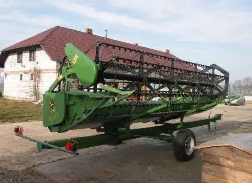 Zdjęcie hedera do kombajnu uzywanego John Deere 1450 CWS.