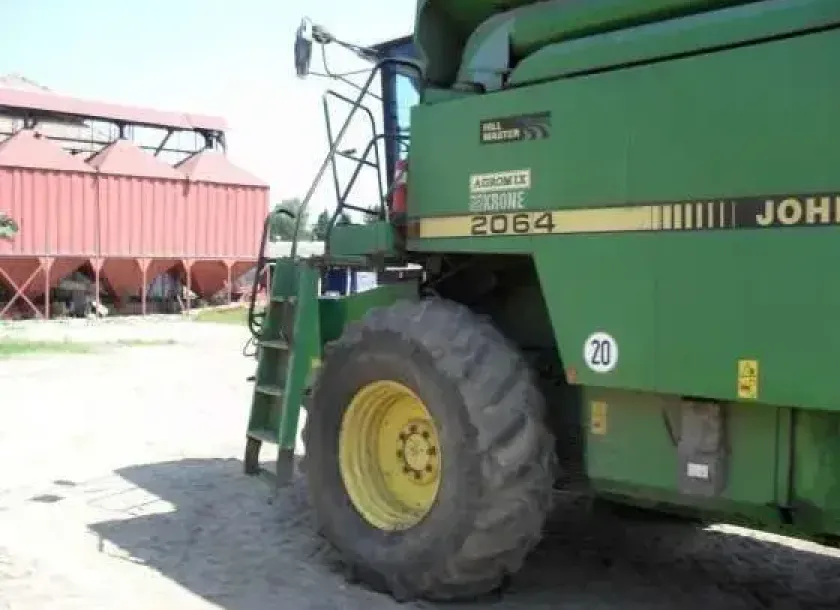 kultowy Kombajn zbożowy John Deere Master Hill 2064