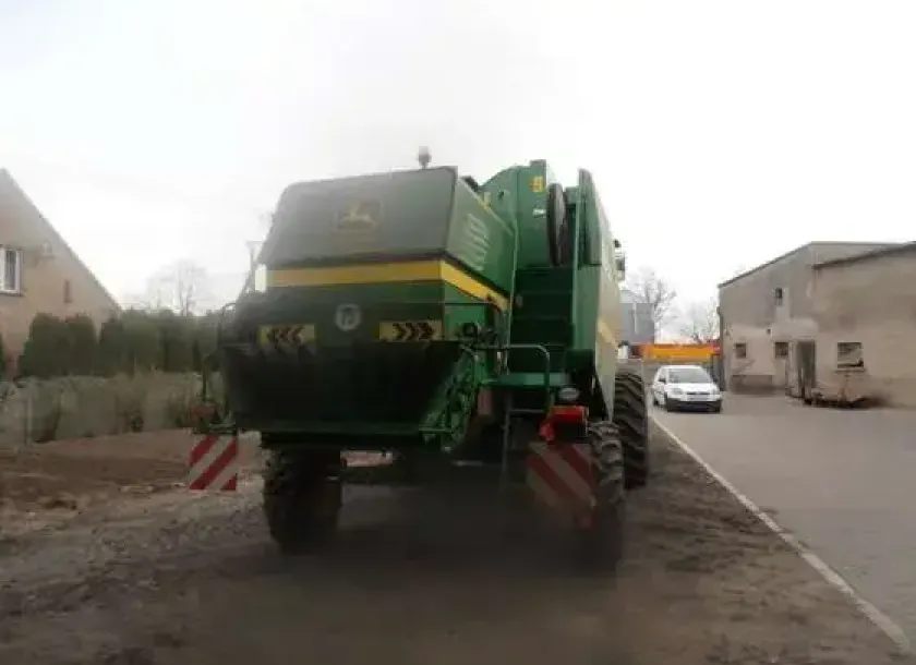 korbanek Kombajn zbożowy JD 1470 z roku 2002
