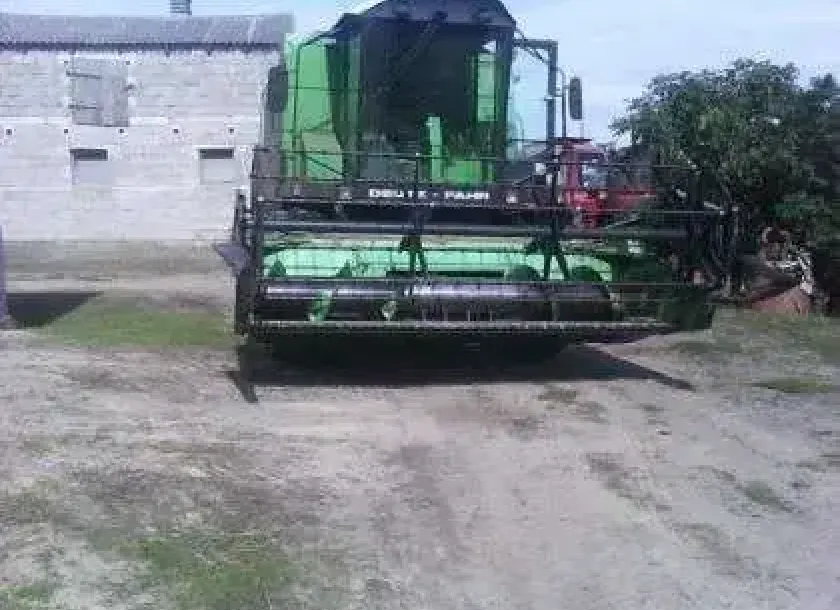 Używany kombajn do zbioru zbóż z hederem firmy DEUTZ FAHR model M2580 maszyny używane korbanek.pl