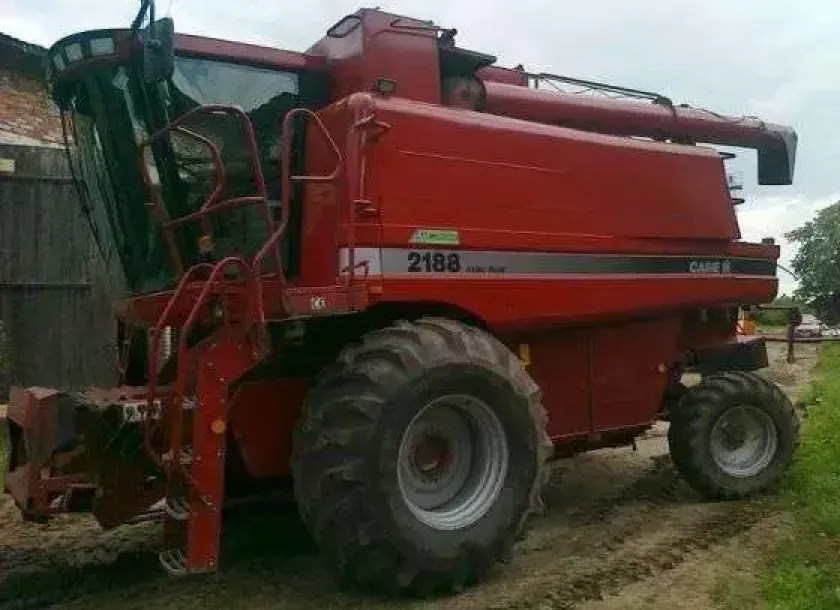 Kombajn zbożowy używany marki CASE 2188