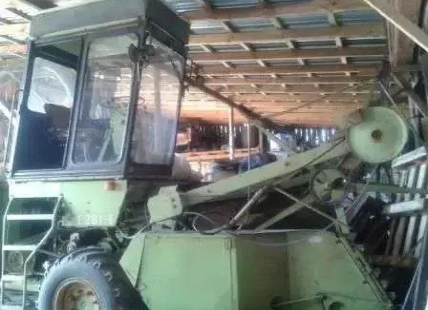Używany Forschnit E 281 c rocznik 1990 r zdjęcie pod wiatą garażową