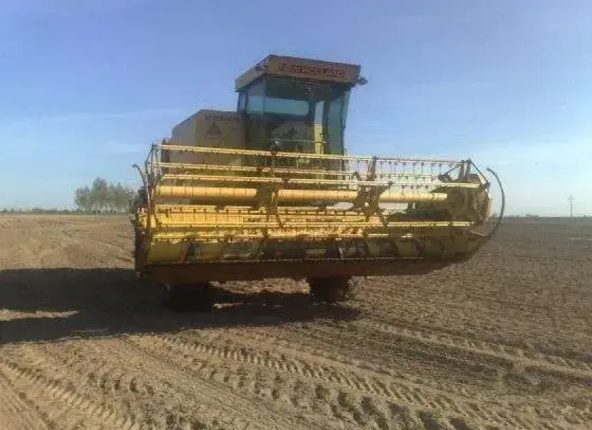 Kombajn zbożowy New Holland 8060 rok produkcji 1988